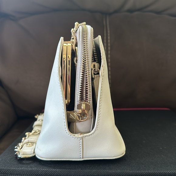 CROMIA Leather Chain Shoulder Bag white color - Picture 9 of 17